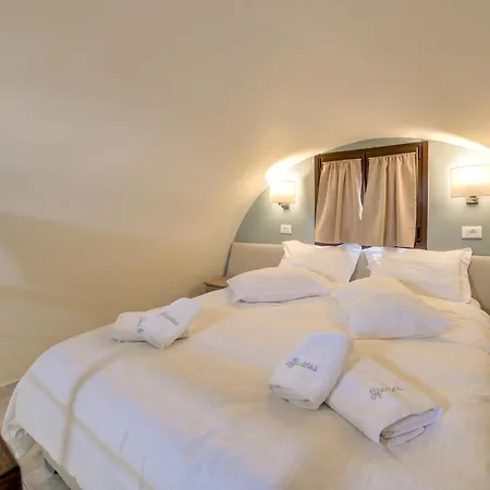 Ifestos Fira (Santorini)