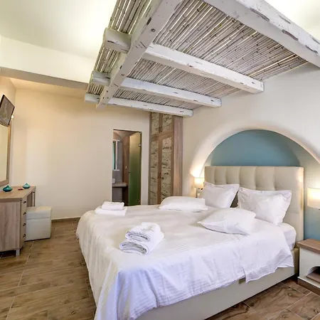 Ifestos Lägenhetshotell Fira (Santorini)